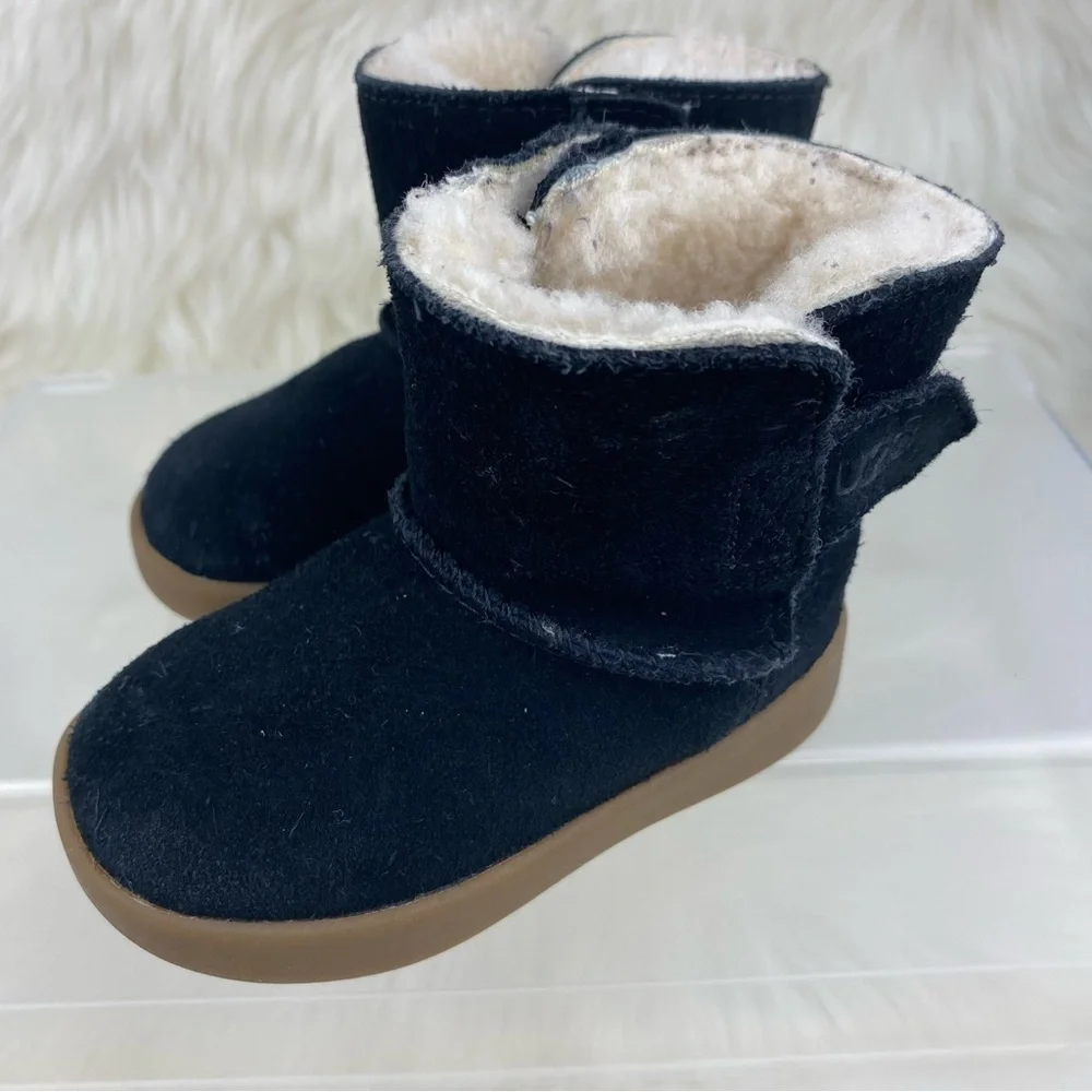 UGG KEELA BLACK SUEDE KIDS BOOTS